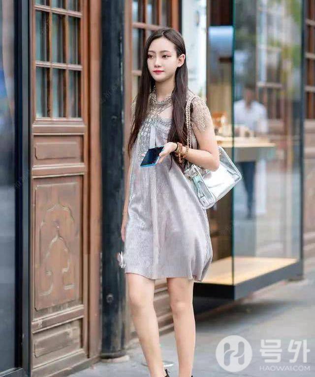 看了很多打扮才知道，成熟又有气质的女人爱穿修身裙子+高跟鞋