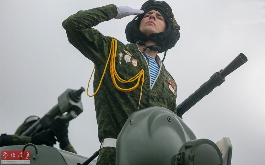 猛士列阵!白俄阅兵出动中国产战车方队