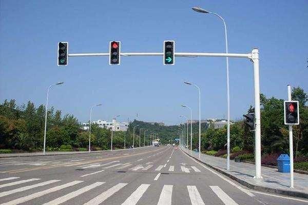 黄灯最后一秒越线算不算闯红灯?听听老司机是