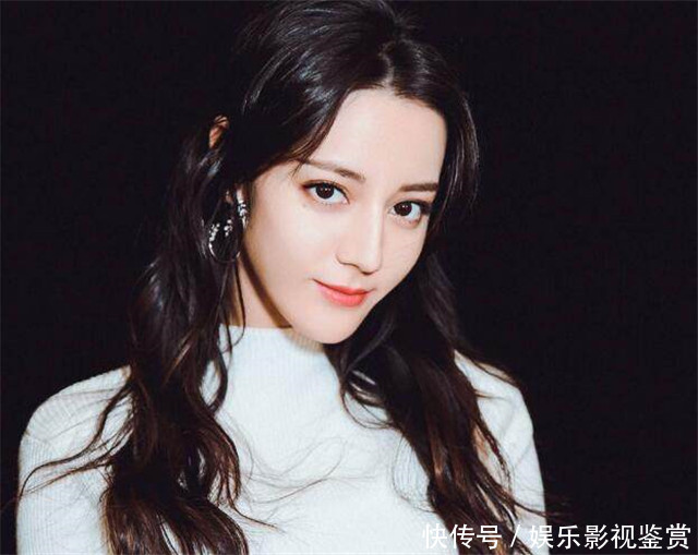 迪丽热巴6张图片中,有一张是手绘图,最后一张