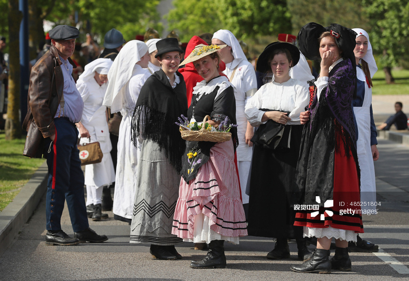 法国:民众装扮成一战士兵 重现凡尔登战役