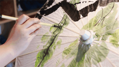 绘纸伞、写书法、制拓片……谷雨时节请你一起来体验国潮,约吗? 绘纸伞、写书法、制拓片……谷雨时节请你一起来体验国潮,约吗?