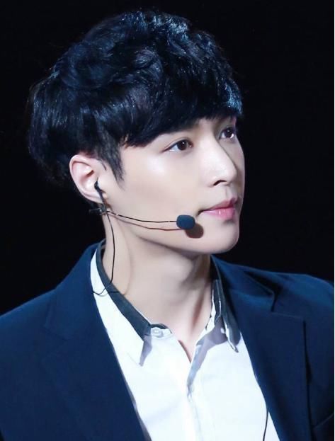 同是韩国归来的明星,为什么偏偏张艺兴备受期