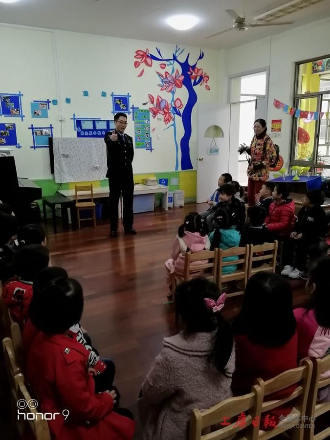 幼儿园缺少男教师 男家长助教来助力