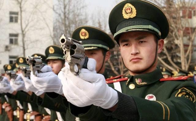 在部队里能配备警卫员的是什么级别的军官?老