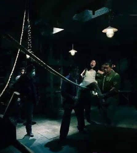 范冰冰受夹胸刑不用替身看着都疼,关晓彤上刑