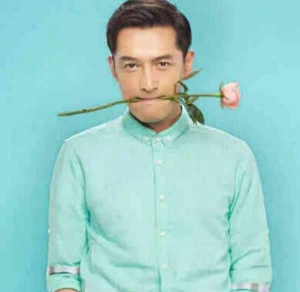 卓伟爆料:胡歌已在美国领证,女友不是别人,正是