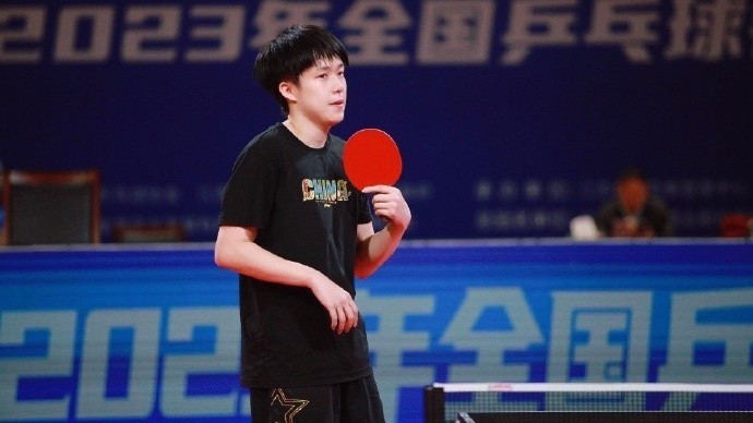 热评|王楚钦机场怒怼跟拍！别让饭圈文化“带坏”竞技体育