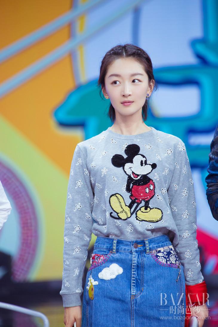 头发短了气场强了,冬雨都玩起了侧编短发,女人的美怎能让发型牵绊