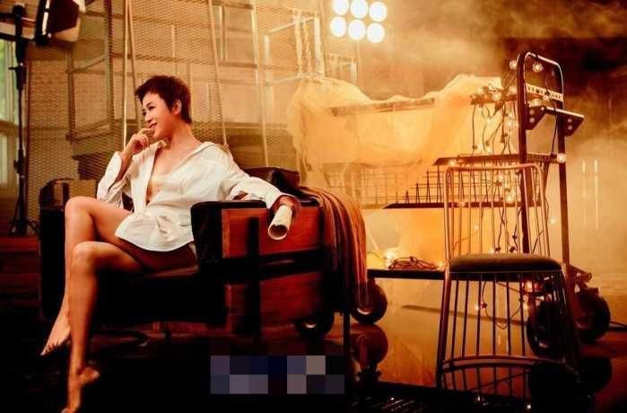 丽大尺度魅惑造型,网友:性感起来就没柳岩的