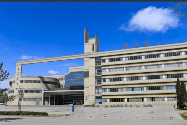 博士后流动站3个,国家重点学科2个,主要院系有人文学院,农学院化工