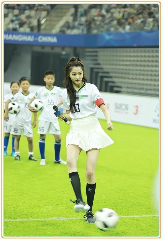 黄圣依是有多嫩?35岁穿足球服竟不输20岁关晓