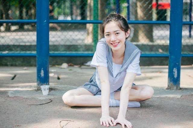 女生穿裙子为什么不穿连体袜?原来是因为这个