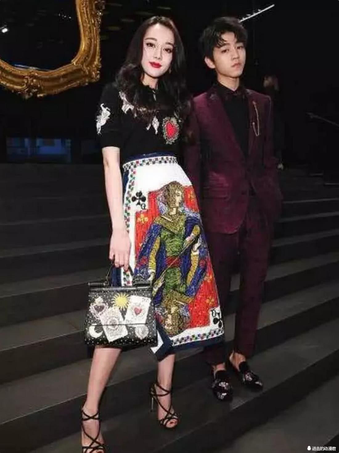 迪丽热巴王俊凯合照,王俊凯偷偷踮脚,网友:迪丽