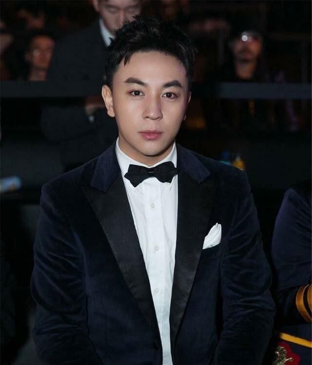 5岁火遍全国,曾被嘲笑长残!瘦下来帅过鹿晗!网