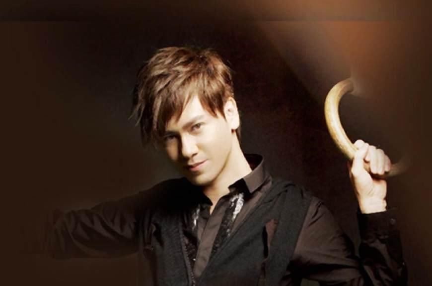 林俊杰喊他哥,歌红公司却倒闭了,今在歌手运气