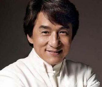 吴卓林和女友蹲街边抽烟,吴绮莉逼女儿回家,成