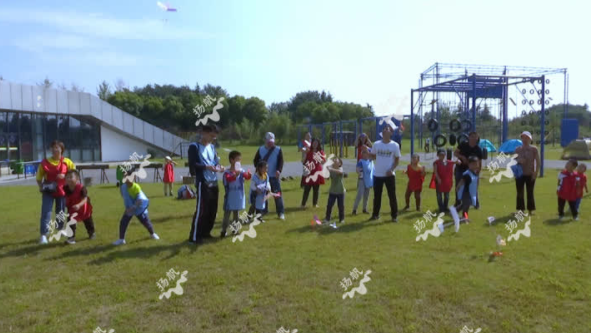 广陵新城足球场人气旺,李宁体育园活动丰富