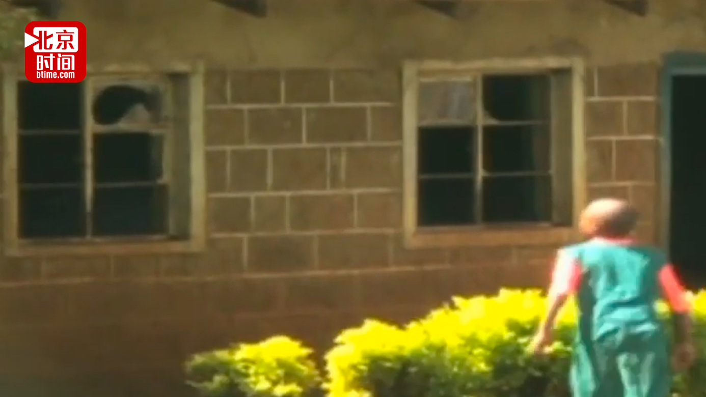 肯尼亚14岁女孩首次来月经弄脏校服 遭女老师辱骂并赶出教室后自杀