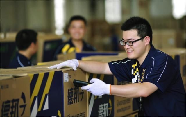 发金砖年终奖的德邦快递,已经默默给员工的家