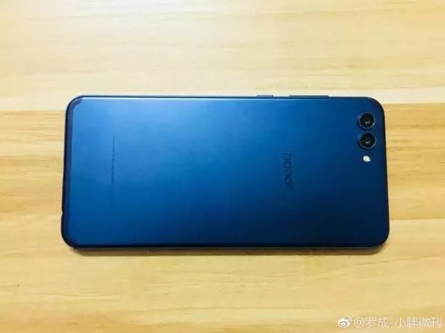 华为荣耀V10民间评测:超赞人脸解锁也抵不过