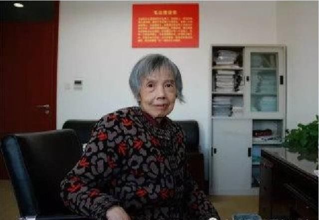 因为西方嘲笑中国造不出芯片,六旬老人用16年