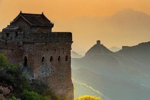 历史上秦始皇修长城一共花了多少钱?