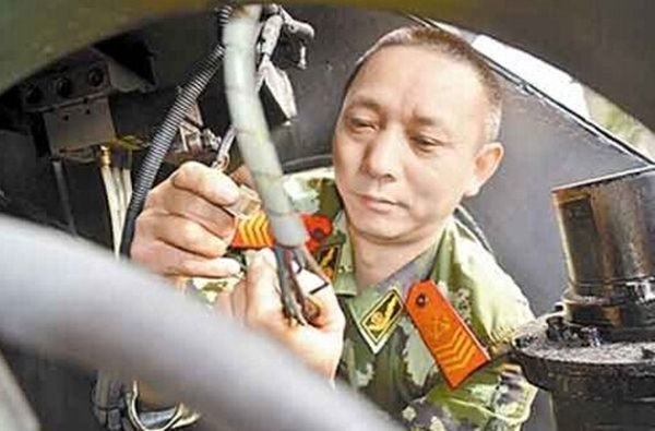 赵子国，武警重庆总队修理所班长,一级警士长，四川广元人。赵子国1969年10月生，1987年10月入伍，1990年7月入党，本科学历，一级警士长，现为武警重庆市总队后勤基地修理所班长。入伍25年来，他热爱本职，忠于使命，先后两次被表彰为“武警部队优秀士官”，7次荣立个人三等功，8次被评为“优秀共产党员”，15次被评为“修理技术能手”，所带班6次荣立集体三等功。