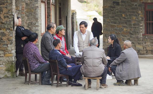 电影《大梦难忘》定档11月26日 一展基层治理真实写照(图2) 电影《大梦难忘》定档11月26日 一展基层治理真实写照(图2)