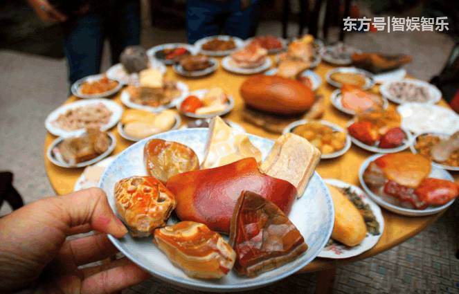 老汉采石偶获"猪蹄金石"带回去之后震惊全村