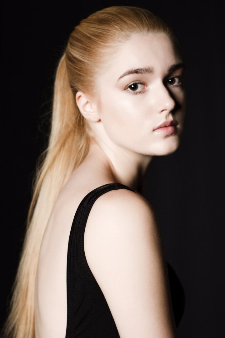 组图-天使面孔魔鬼身材 最美排球女神惊艳走红