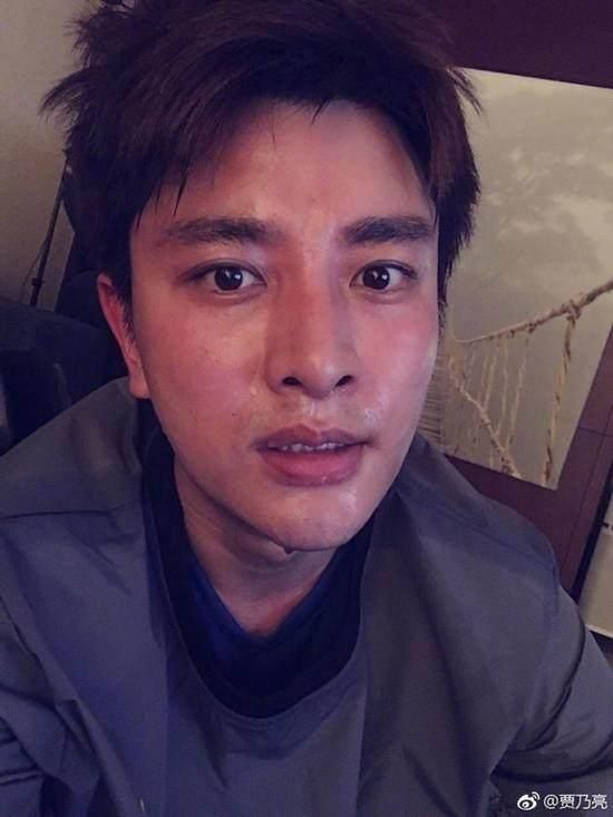 贾乃亮努力跑步减肥练腹肌,只因李小璐喜欢,却