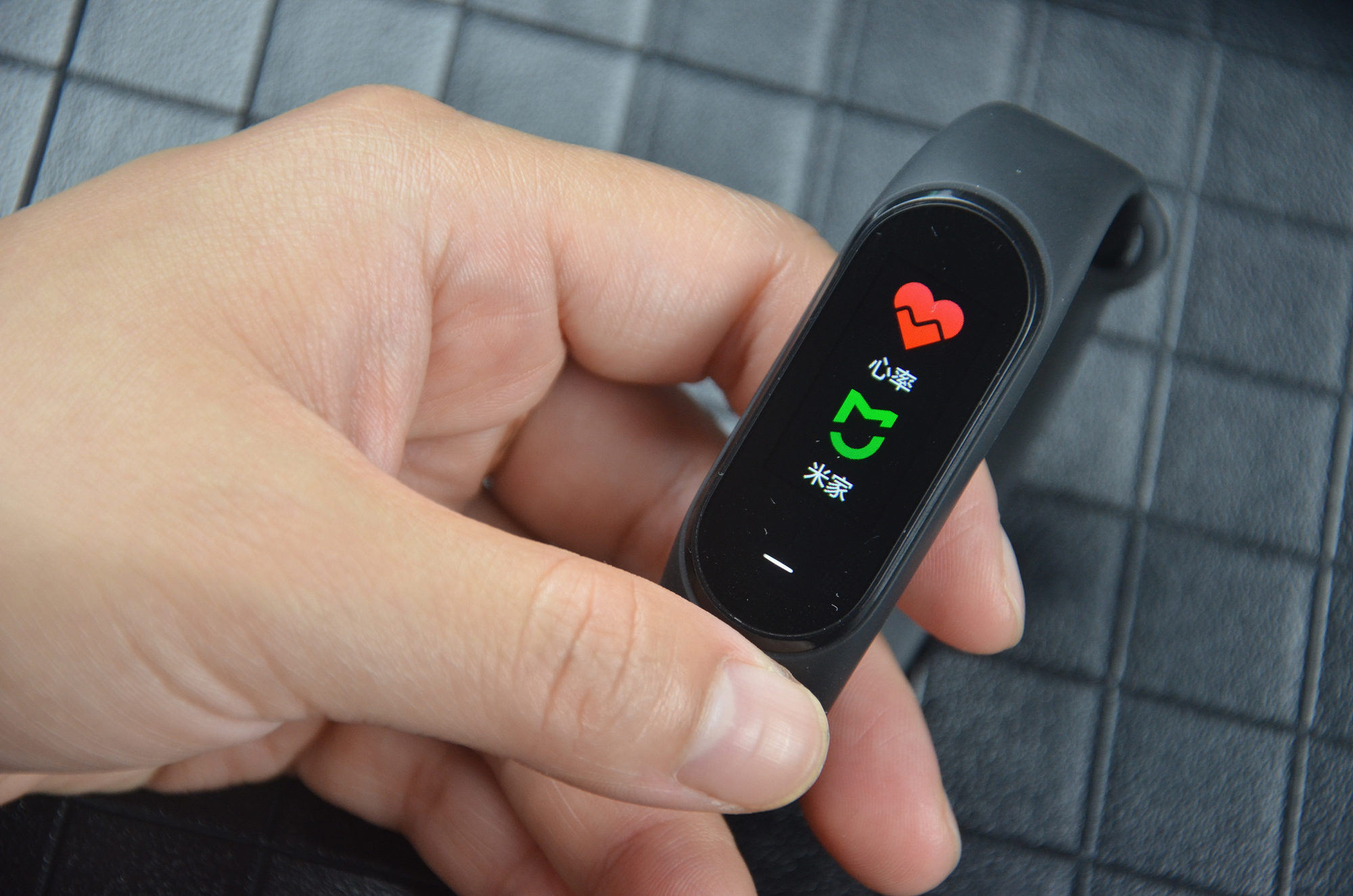 搭载AMOLED彩屏,NFC!来自小米有品的黑加手