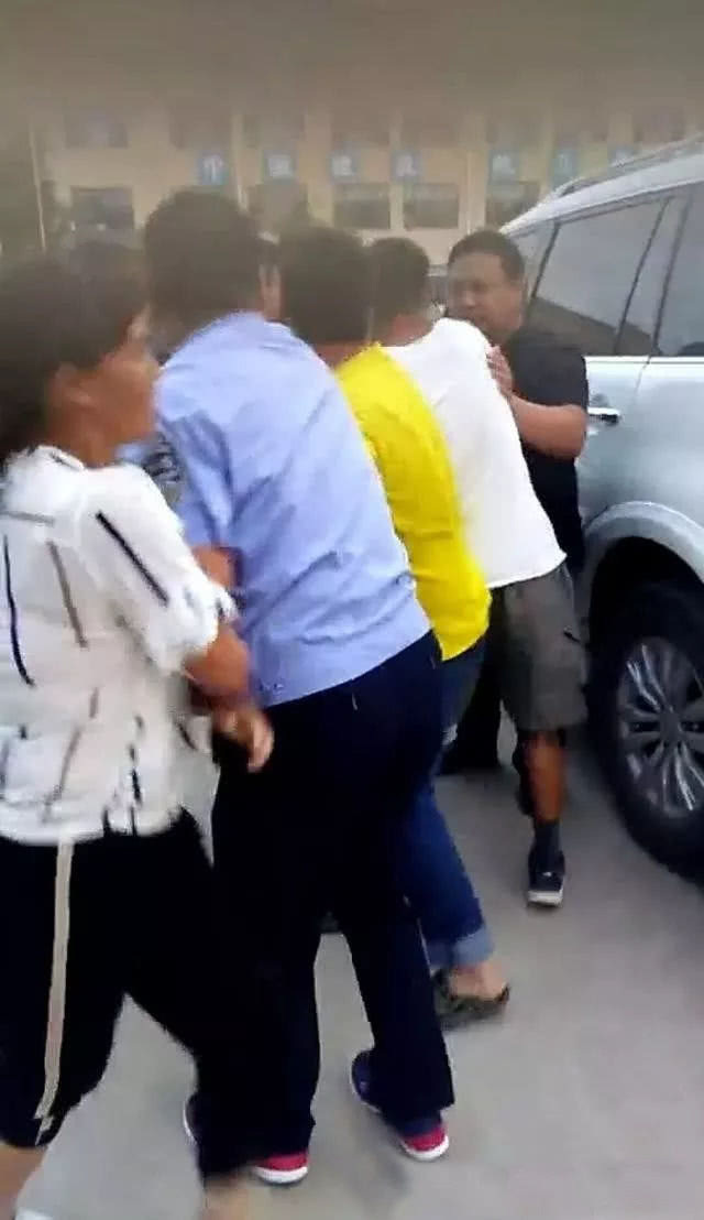 山西省运城市临猗县蒙华铁路拖欠工资引发农民