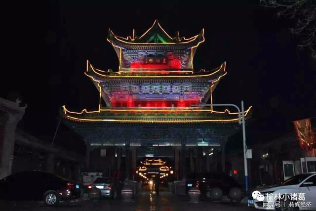 初雪过后 榆林六楼骑街的夜景 格外地美