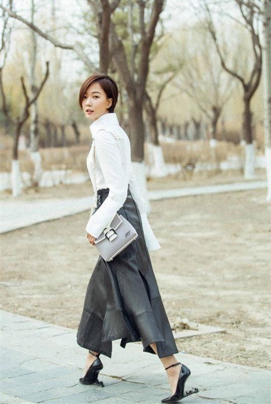 杨颖杨幂都穿烂了的无跟鞋,范冰冰才开始穿,没