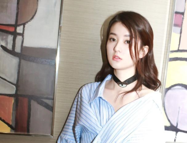 乔欣的裤子是自己做的看似普通的搭配,但下半