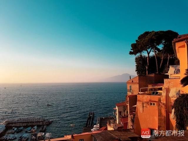 看到这些国外球场,仿佛明白为什么中国踢不进