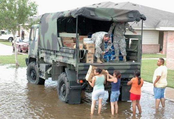 82空降师只用了6个小时就从基地到达灾区。