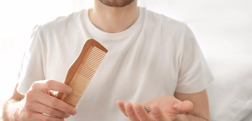 薛之谦也要靠假发片?专家:治脱发,这3个偏方加