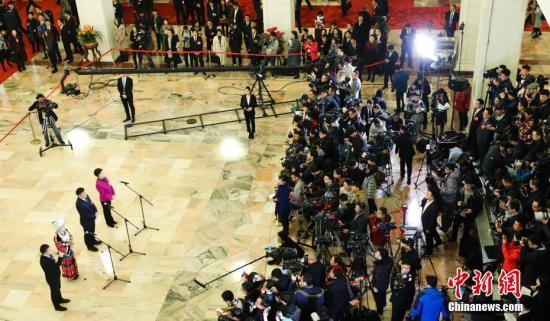 代表委员热议“新四大发明”:助推民众生活方式变革 代表委员热议“新四大发明”:助推民众生活方式变革