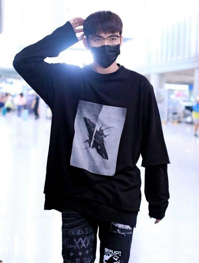 同为师兄弟的张云龙和张彬彬,机场穿搭就不太