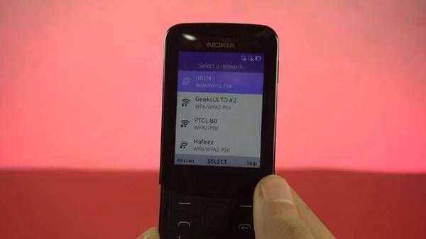 诺基亚8110开箱:上4G网玩游戏 和iPhoneX没大