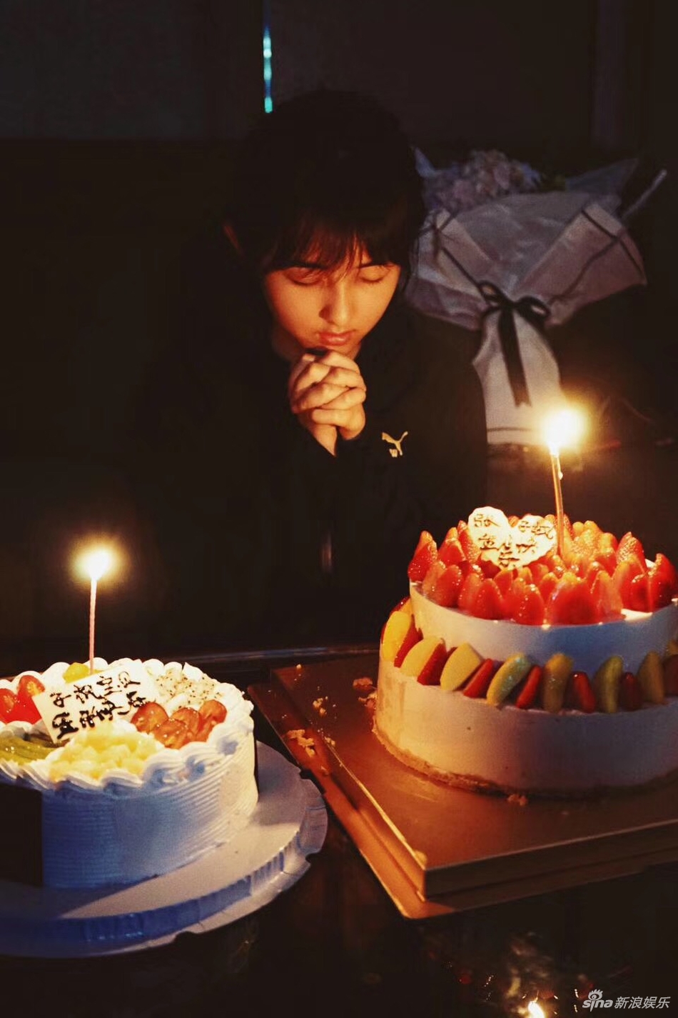 张子枫在剧组庆祝16岁生日 花季少女大口吃蛋糕