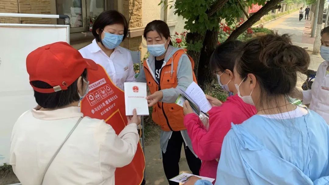 顺义区双丰街道党员群众齐出力,让社区环境更加靓丽! 顺义区双丰街道党员群众齐出力,让社区环境更加靓丽!