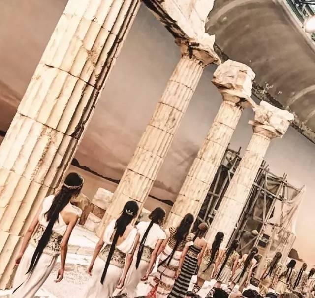 把历史文化穿在身上,时装界的文艺复兴时代来