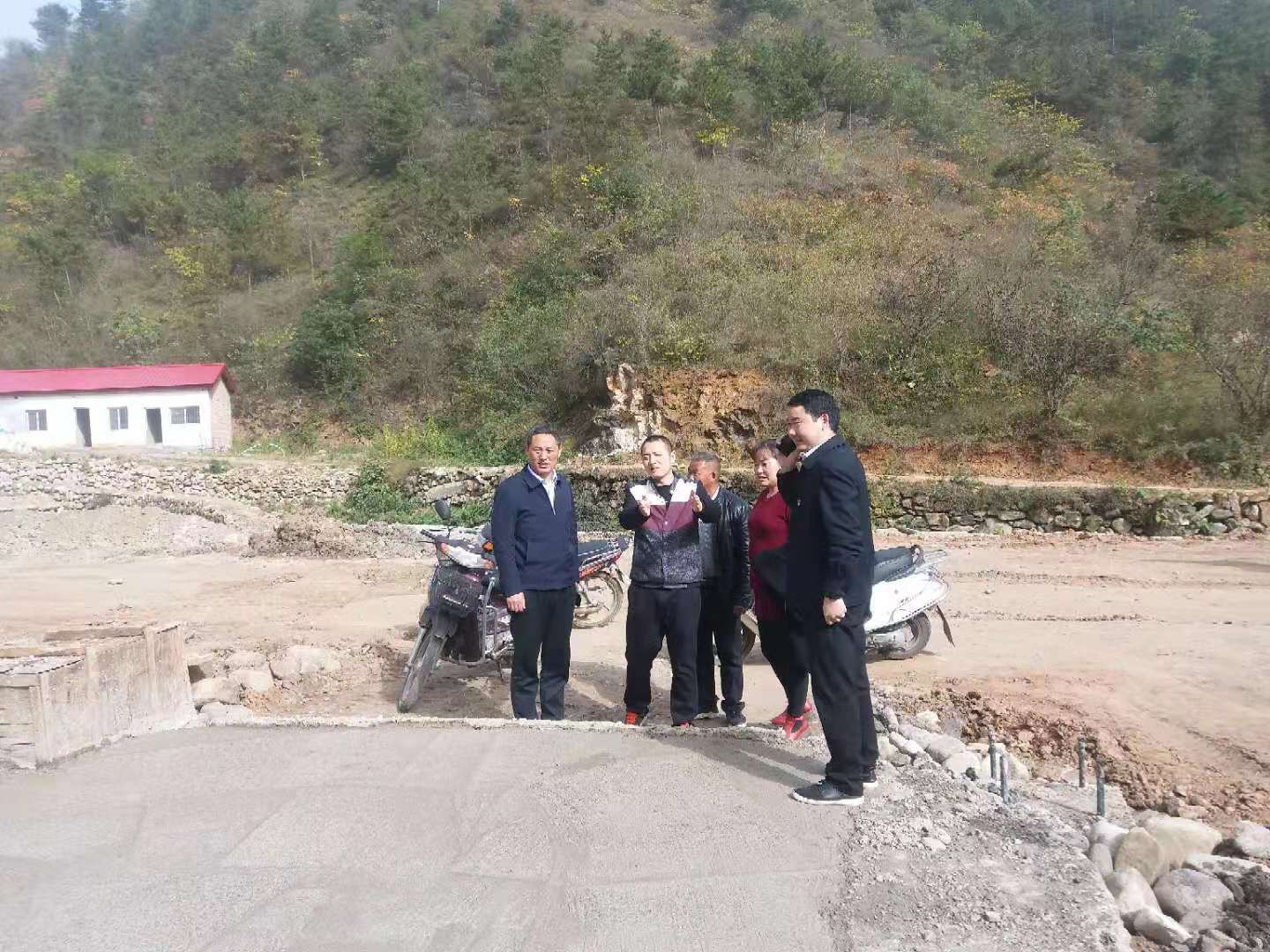 西峡县桑坪镇实地察看进度 强力推进工程(图4)