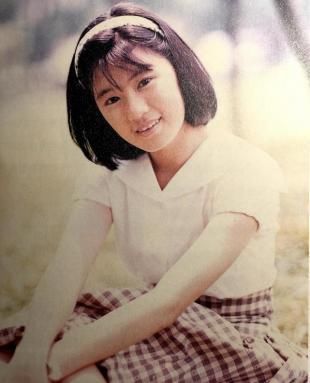 贾静雯罕见童年照曝光 与女儿咘咘似复制粘贴