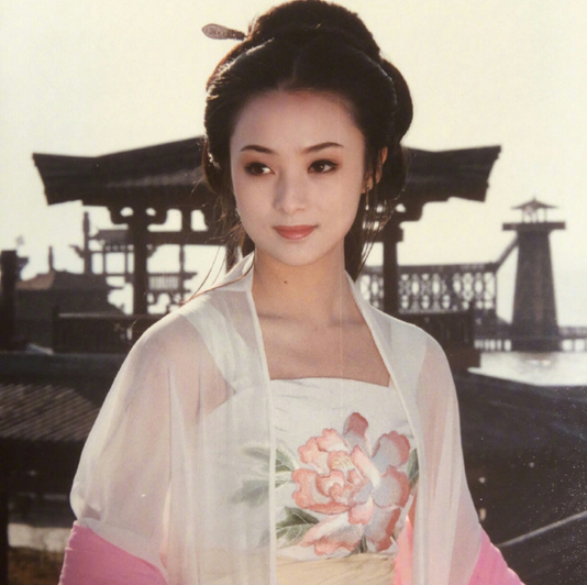 年轻时的蒋勤勤和陈红PK,看了这几幅图,她配得