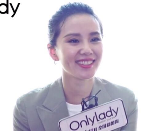 刘诗诗无修图被嘲像大妈,脸部水肿小肚子明显